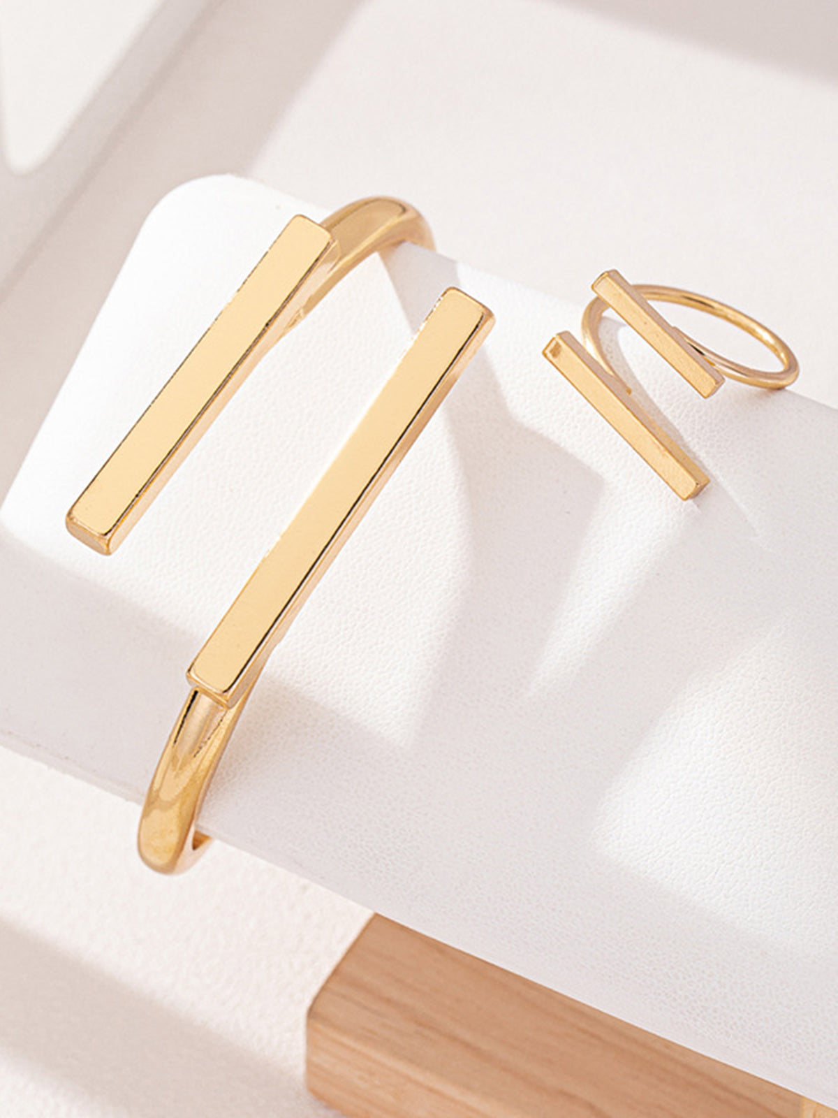 Ruœgy Geometric Golden Ring & Bracelet Set