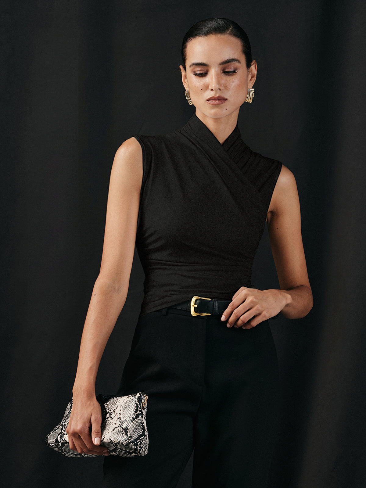 Ruœgy Cross Neck Ruched Top