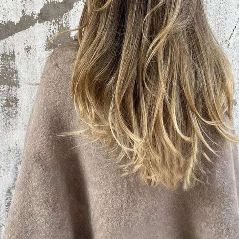Cape Femme en Mélange de Laine à Fermeture Frontale et Coupe Fluide