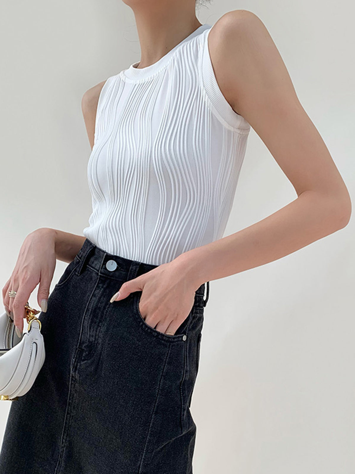 Ruœgy Wavy Textured Tank Top