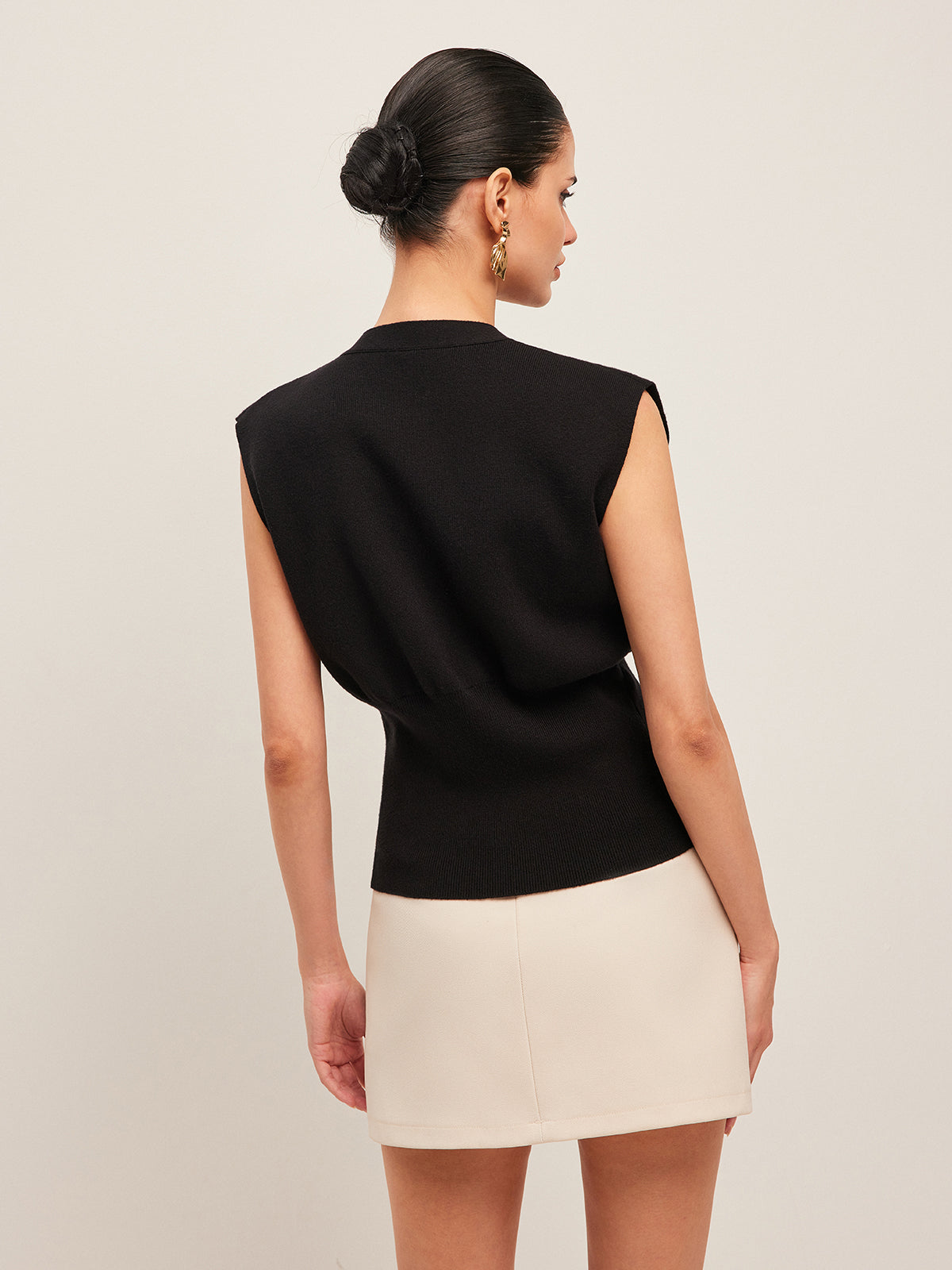 Ruœgy Sleeveless V Neck Sweater Vest