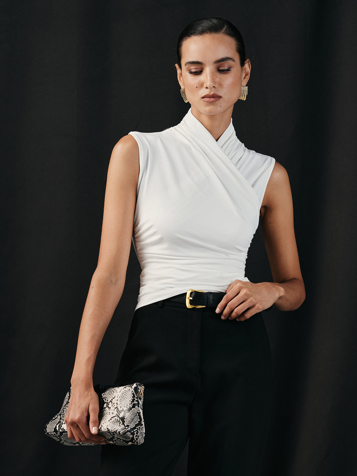 Ruœgy Cross Neck Ruched Top