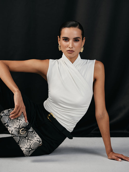 Ruœgy Cross Neck Ruched Top