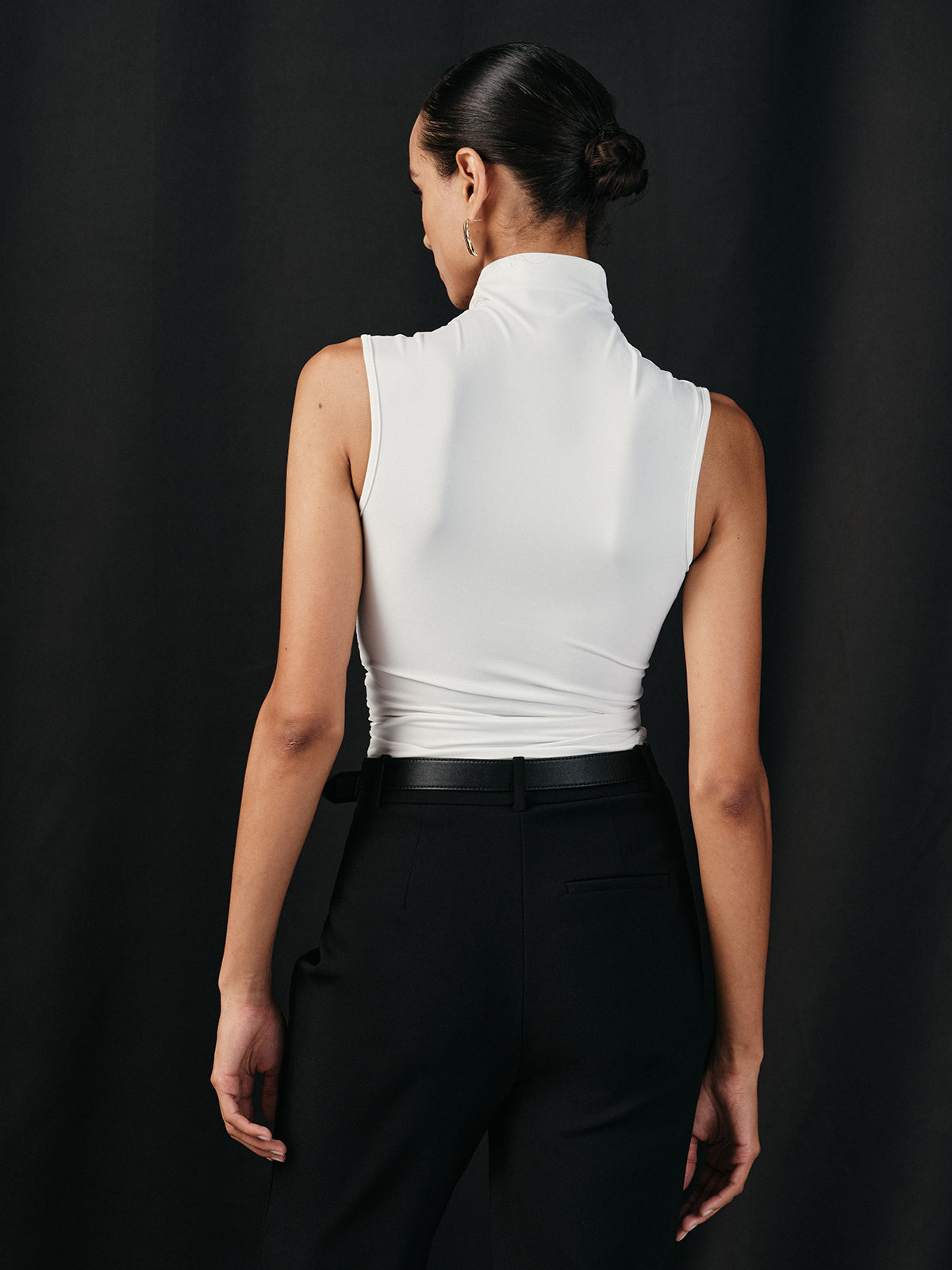 Ruœgy Cross Neck Ruched Top