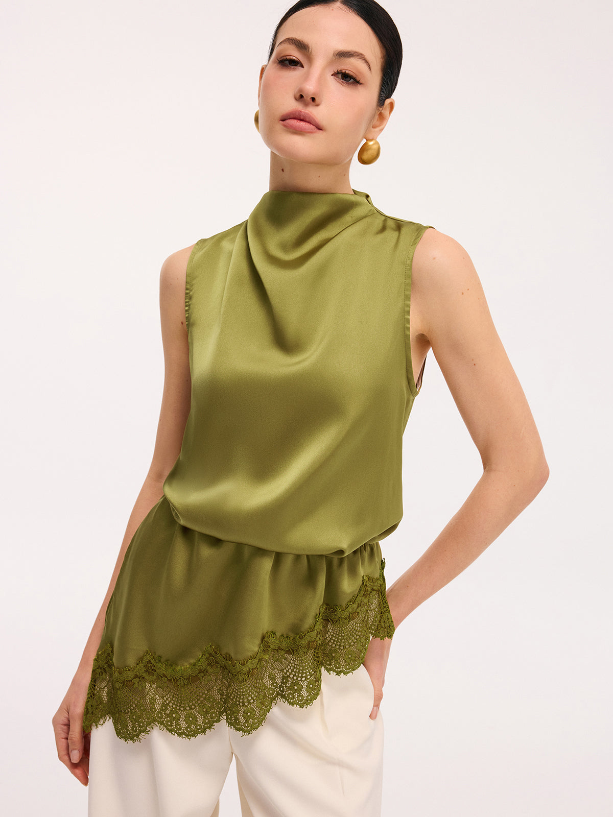 Ruœgy Sleeveless Satin Lace Top