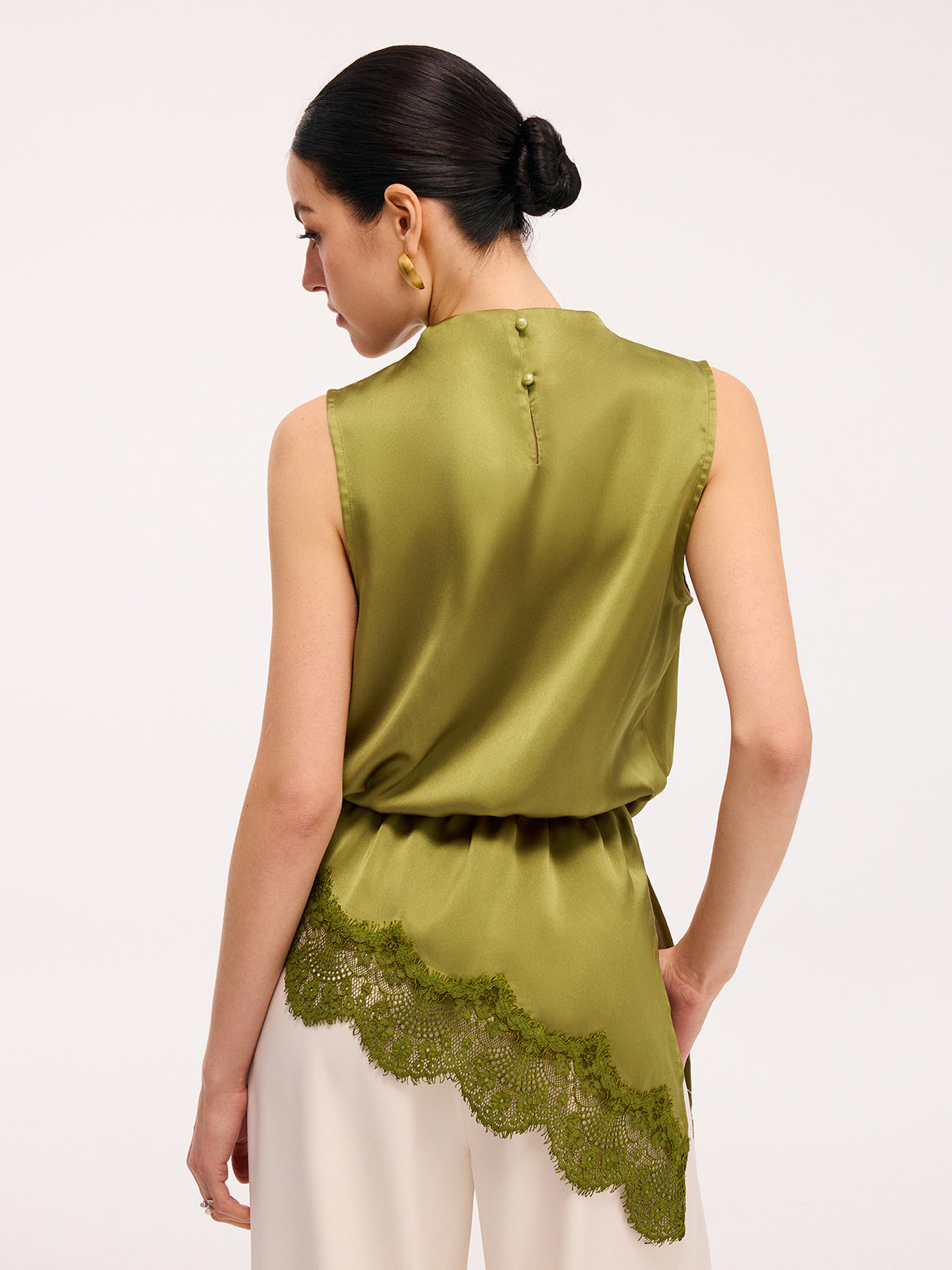 Ruœgy Sleeveless Satin Lace Top