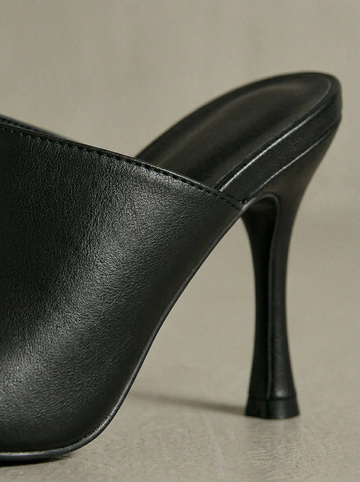 Ruœgy Mules Ouvertes à Talons Aiguilles Femme