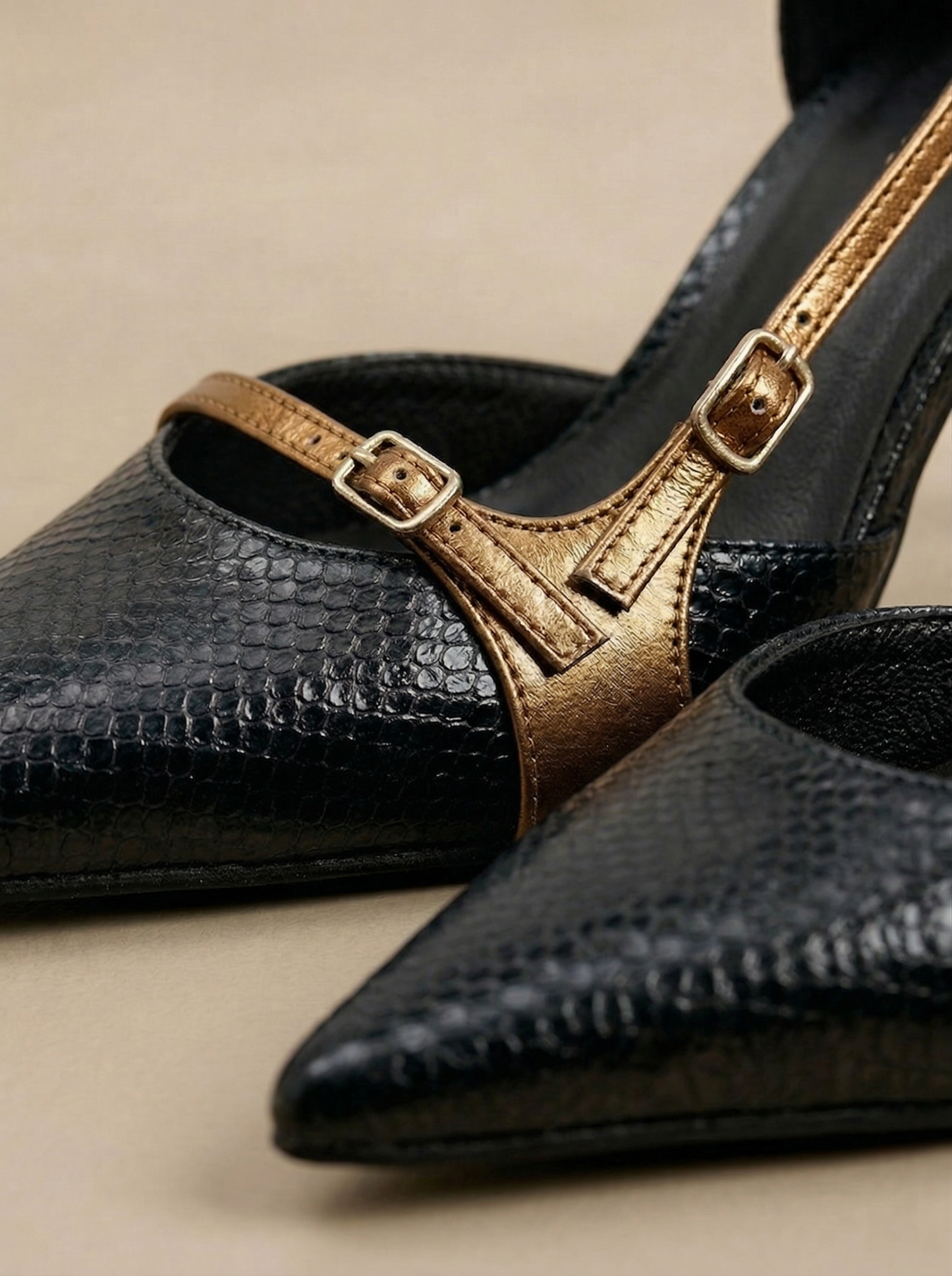 Ruœgy Talons Effet Serpent Bout Pointu Femme