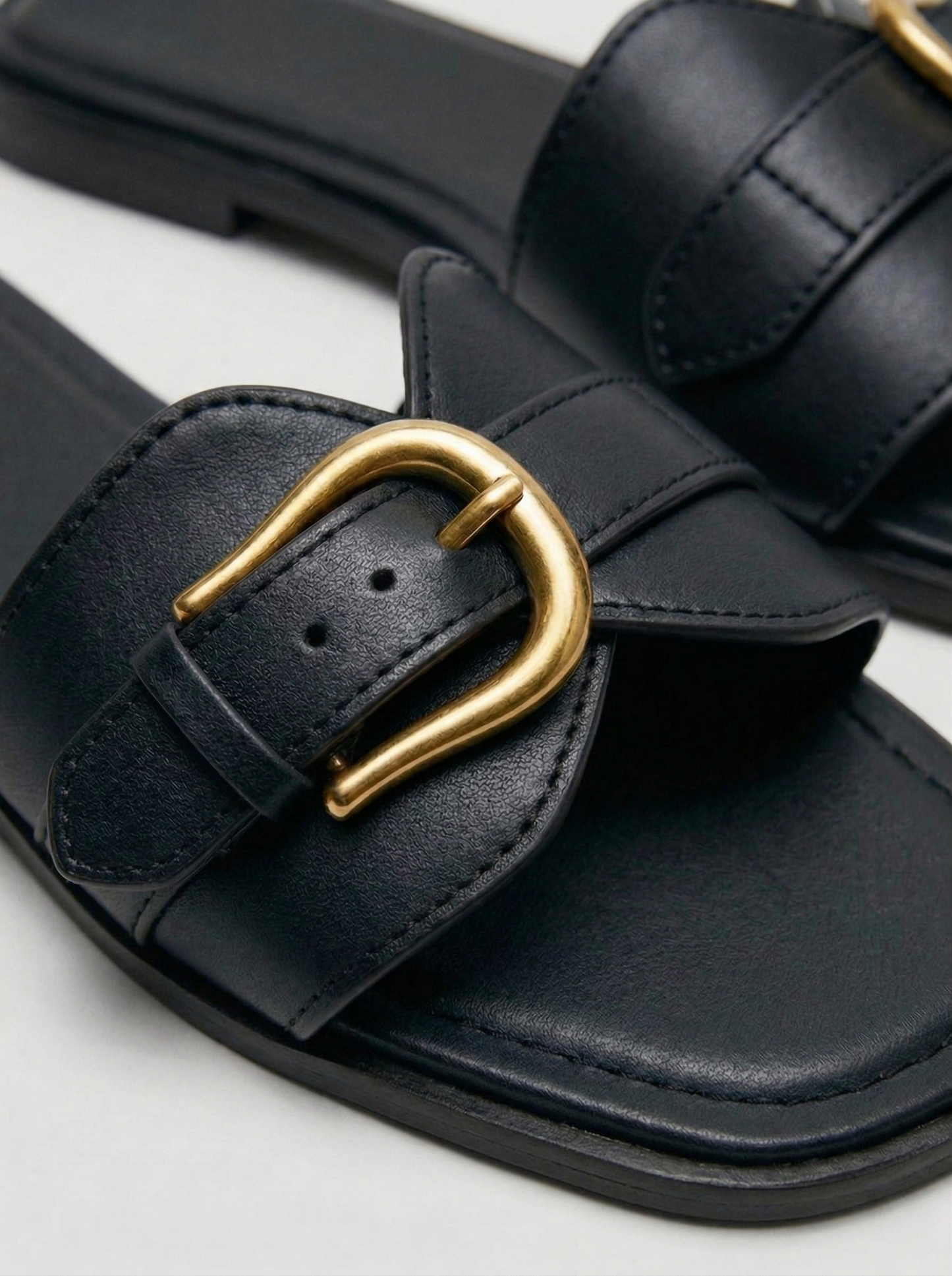 Ruœgy Sandales Plates Cuir Boucle Femme