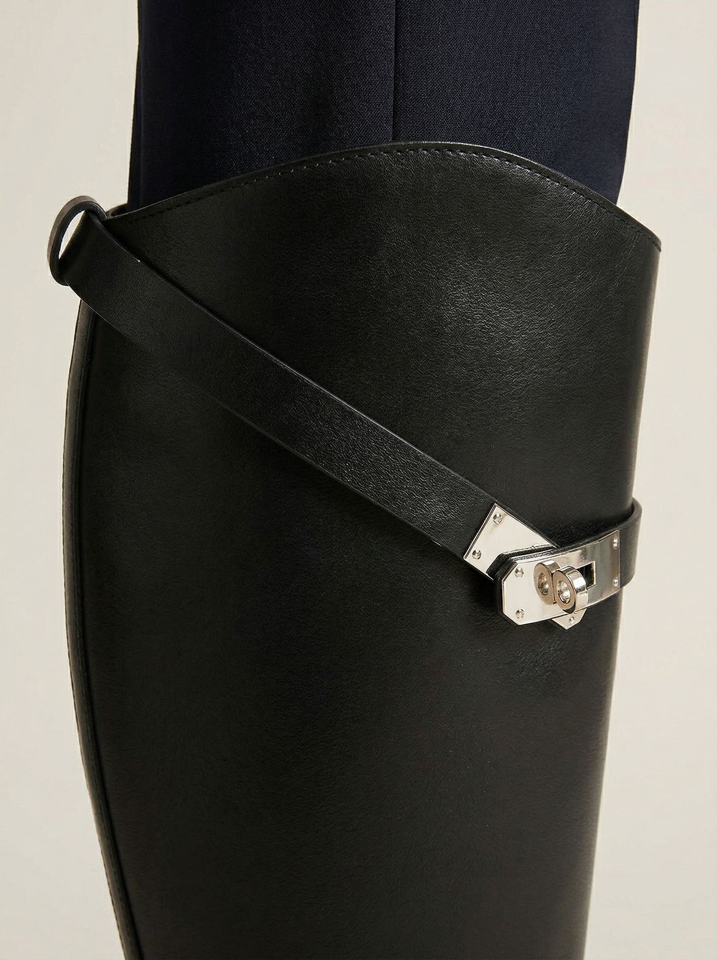 Ruœgy Bottes Noires Genou à Sangle Femme
