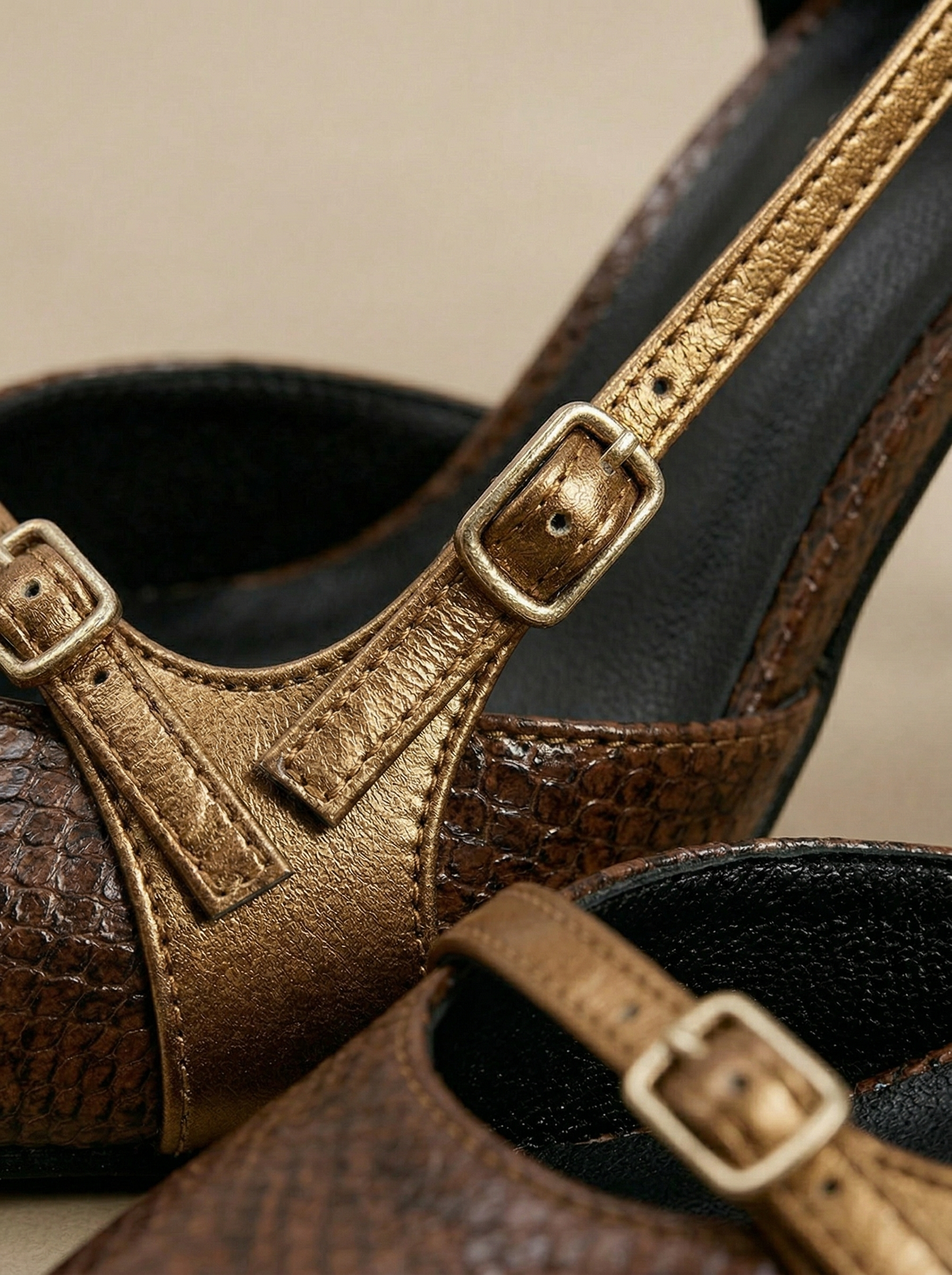 Ruœgy Talons Effet Serpent Bout Pointu Femme