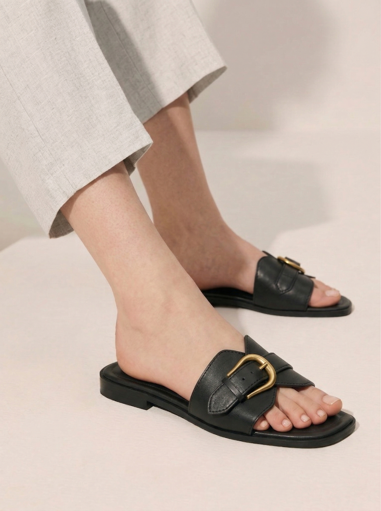 Ruœgy Sandales Plates Cuir Boucle Femme