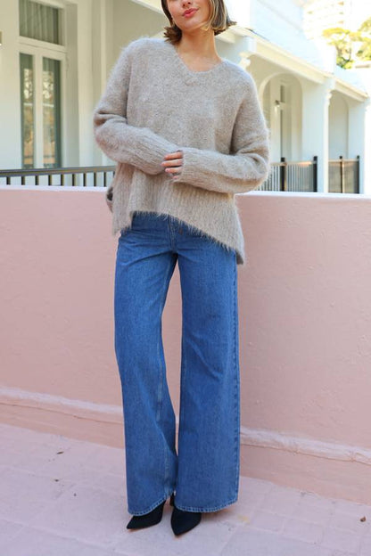 Pull Femme Oversize en Maille Mélangée Alpaga à Col V et Finitions Côtelées