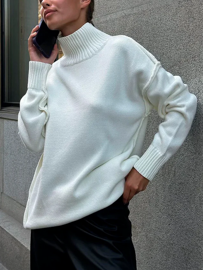 Pull Femme à Col Roulé en Maille Tricotée avec Finitions Décoratives