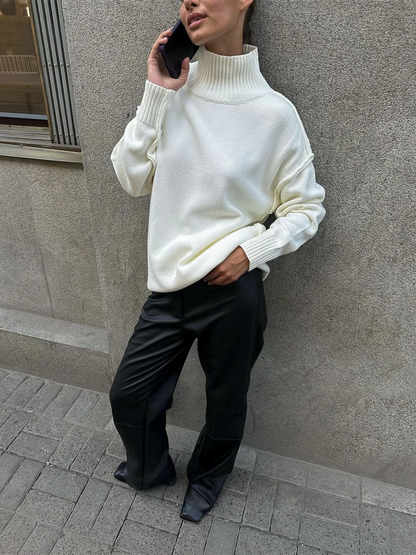 Pull Femme à Col Roulé en Maille Tricotée avec Finitions Décoratives
