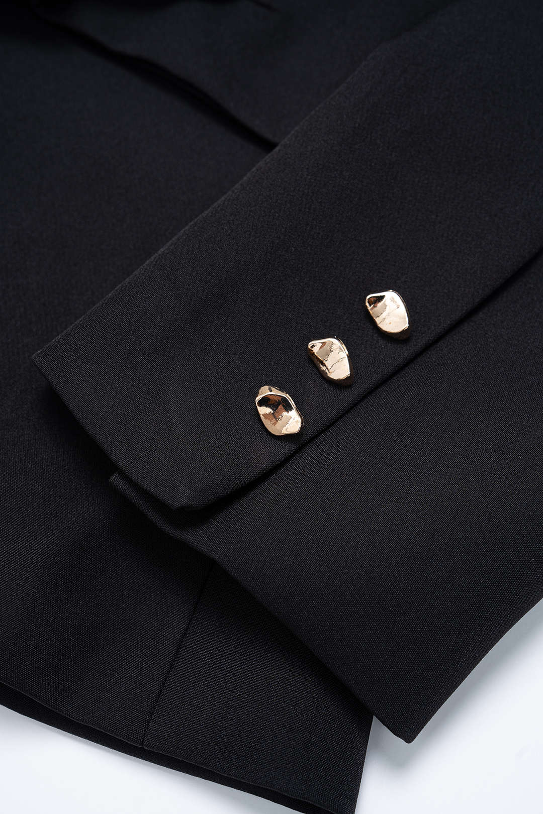 Blazer Femme Asymétrique Cintré à Revers Crantés, Fronces et Ornement Métallique