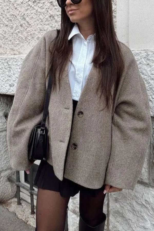Veste Femme Courte et Cintrée à Col V avec Fermeture Boutonnée