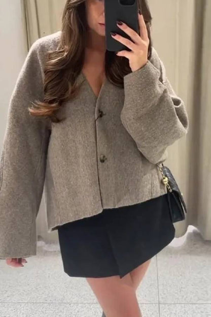 Veste Femme Courte et Cintrée à Col V avec Fermeture Boutonnée