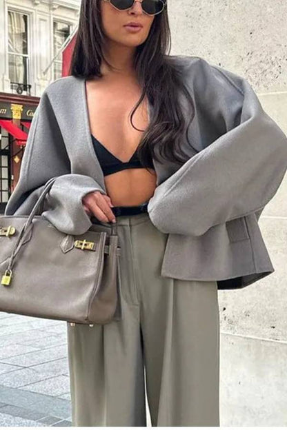 Veste Femme Courte et Cintrée à Col V avec Fermeture Boutonnée