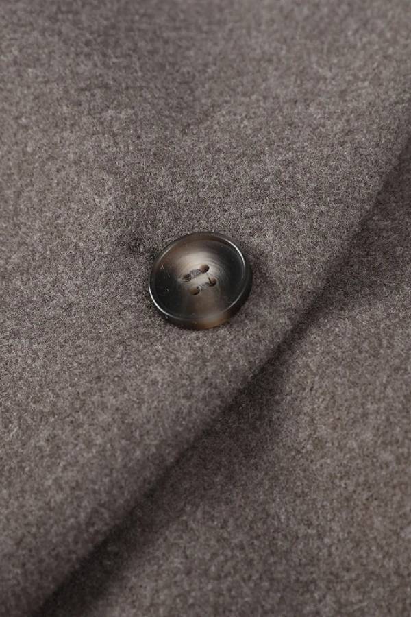 Veste Femme Courte et Cintrée à Col V avec Fermeture Boutonnée