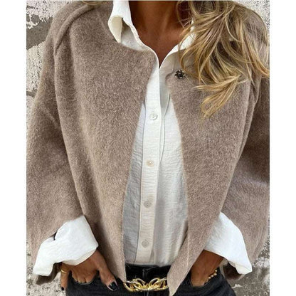 Cape Femme en Mélange de Laine à Fermeture Frontale et Coupe Fluide